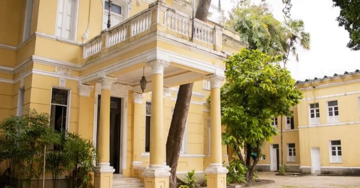 Governo da Bahia cede à pressão e nomeia nova coordenadora de teatro após críticas de Wagner Moura