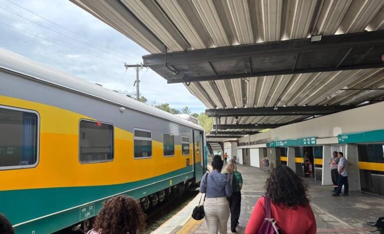 Primeiro trem noturno do país em três décadas começa a operar entre Minas e Espírito Santo