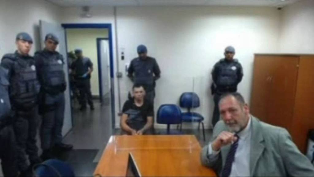 Em vídeo, suspeito de arrastar mulher diz ter sido agredido por policiais em hotel