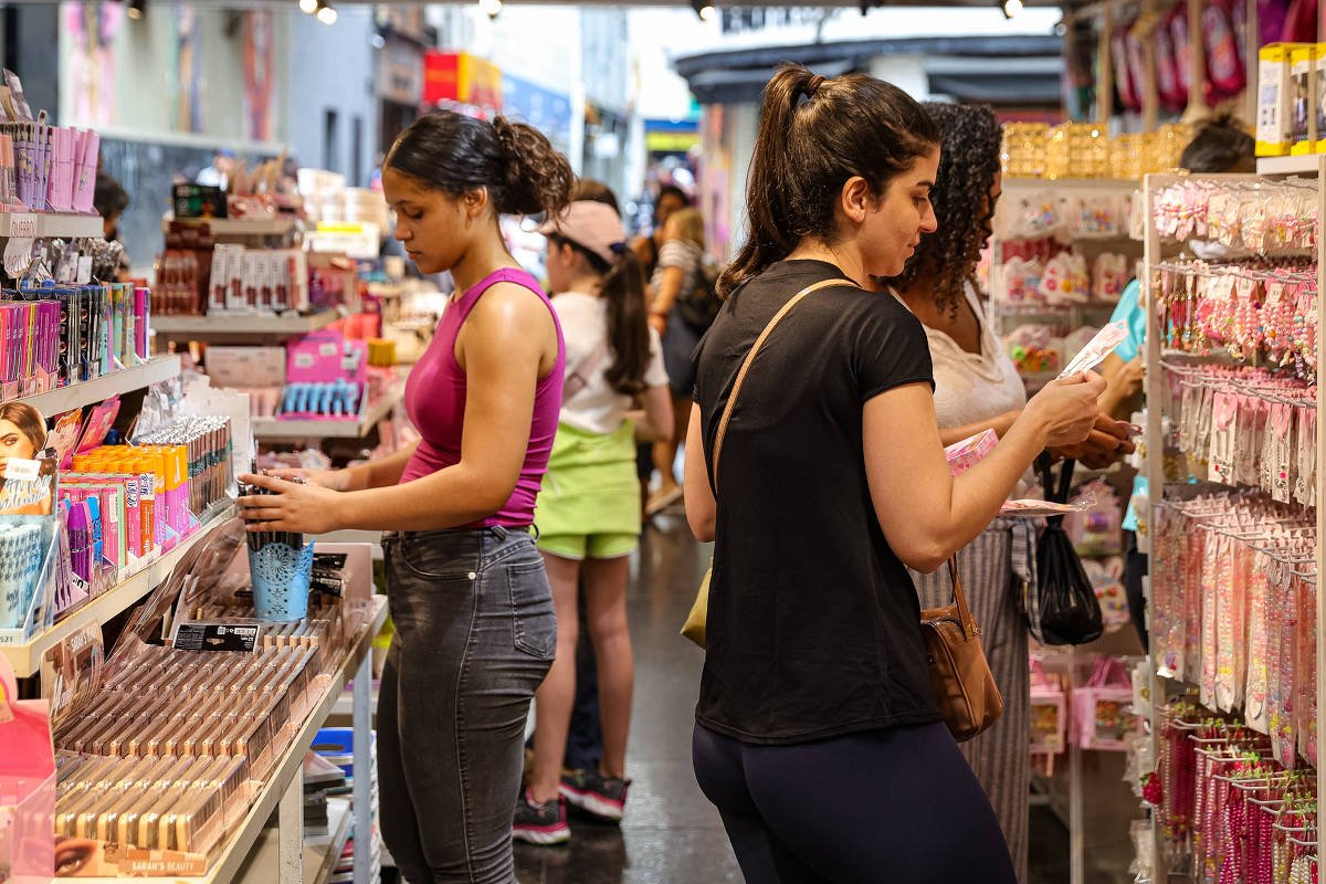 Shoppings, supermercados e varejistas fazem saldões pós-Natal com descontos de até 80%