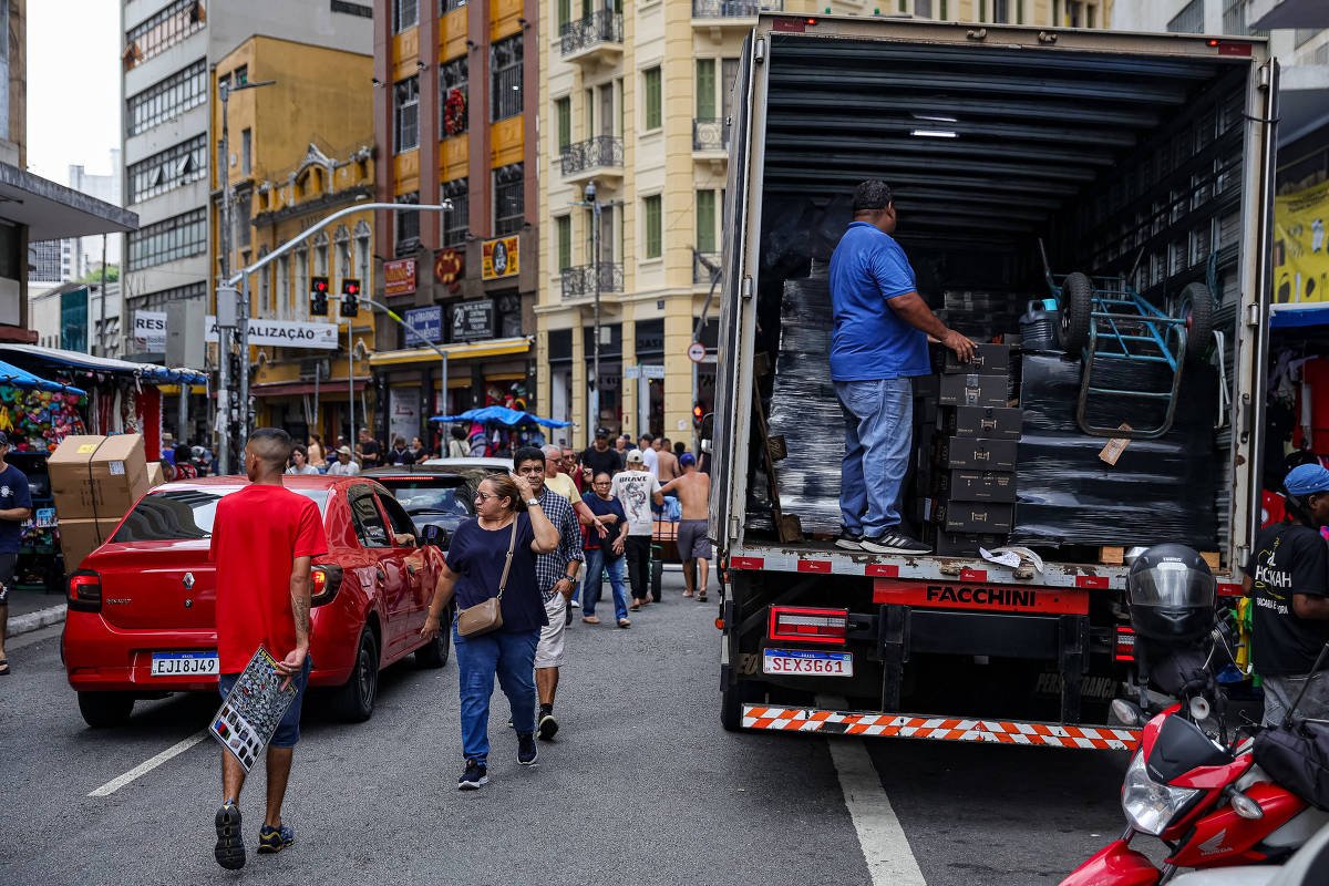 Desemprego cai a 5,2% até novembro e renova mínima da série histórica