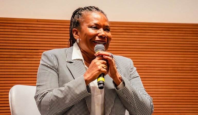 Margareth Menezes descarta candidatura e reafirma permanência no Ministério da Cultura