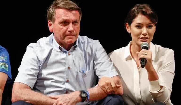 Michelle Bolsonaro informa melhora no estado de saúde de Jair Bolsonaro