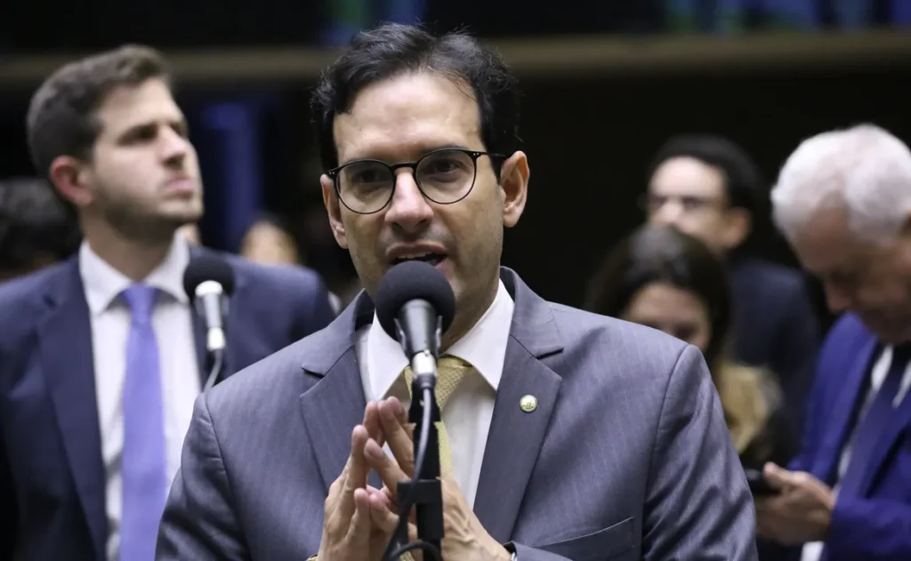 Leo Prates diz estar sendo “colocado para fora” do PDT na Bahia