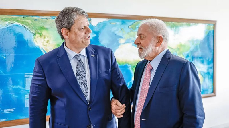 Lula e Haddad discutem estratégia do PT em São Paulo durante viagem à Índia