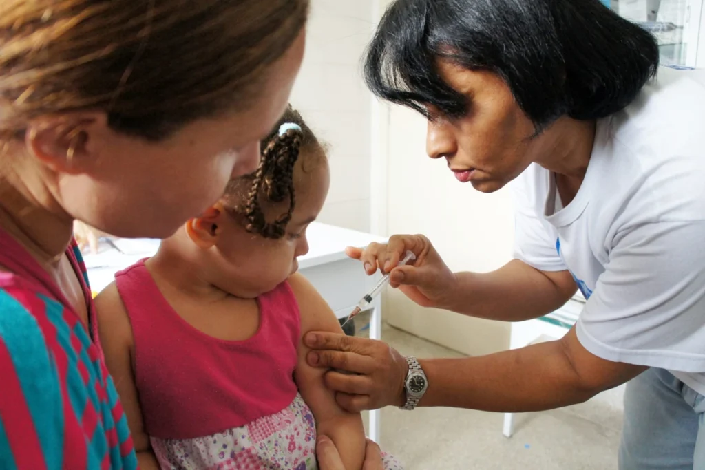 Bahia inicia distribuição da vacina contra influenza