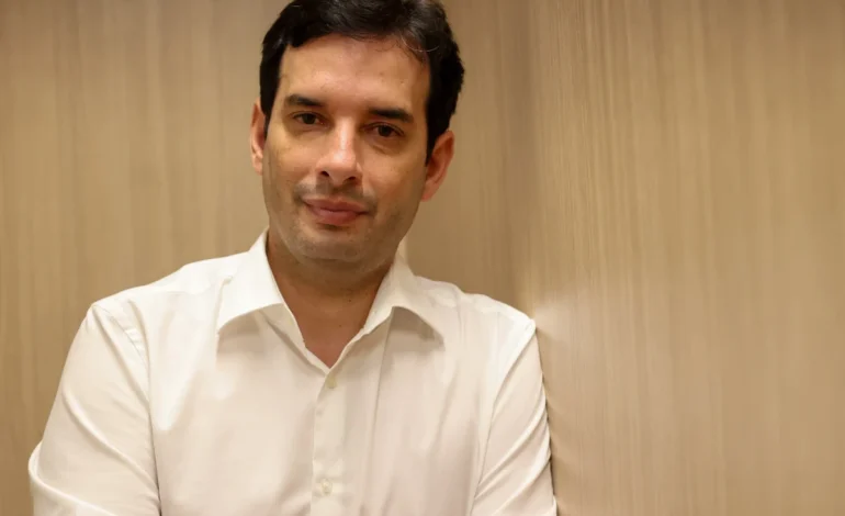 Leo Prates anuncia saída do PDT na Bahia