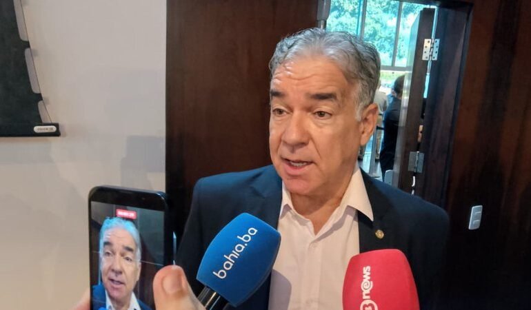 Zé Neto minimiza decisão de José Ronaldo fora das chapas