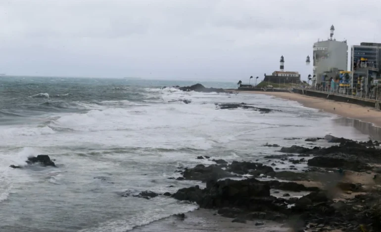 Inmet emite alerta de chuvas intensas com risco de alagamentos até domingo