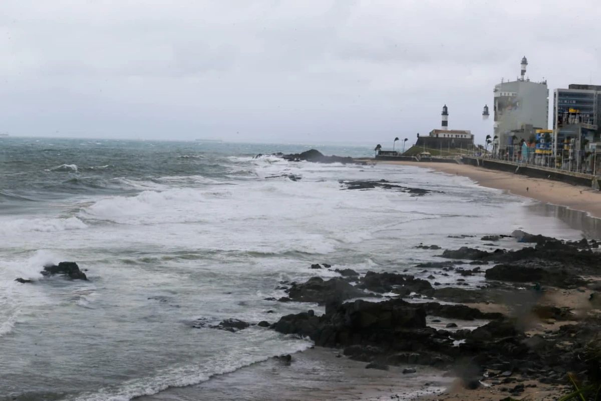 Inmet emite alerta de chuvas intensas com risco de alagamentos até domingo