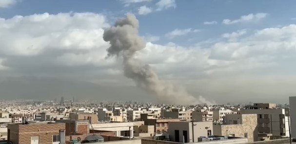 Novo líder do Irã ameaça atacar bases dos EUA no Oriente Médio