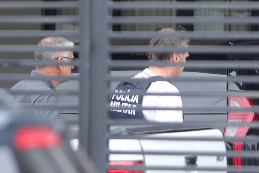 Moraes proíbe drones próximos à residência de Bolsonaro