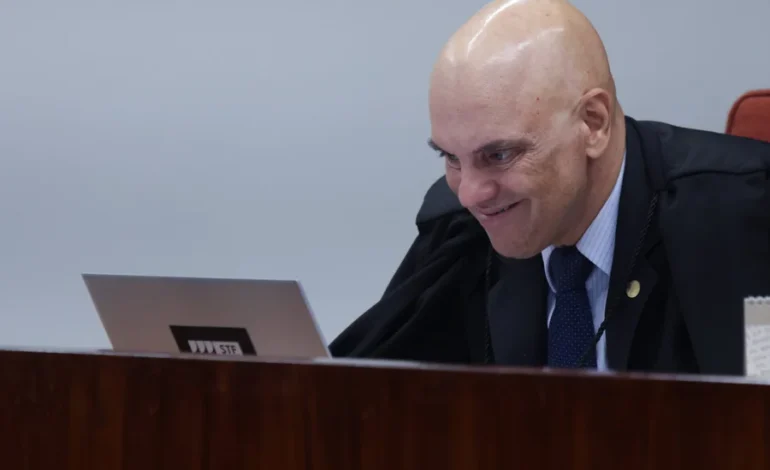 Moraes determina escolta policial durante internação de Bolsonaro