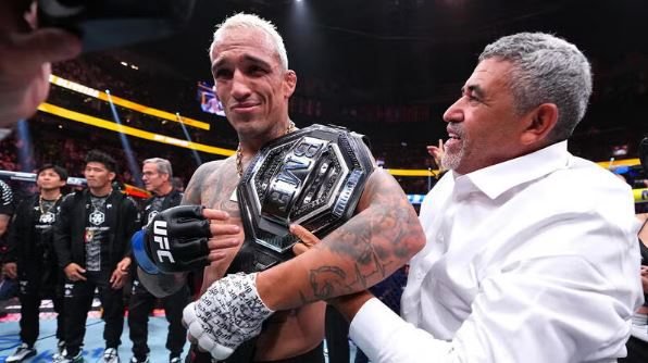 Charles do Bronx vence Holloway e conquista cinturão BMF