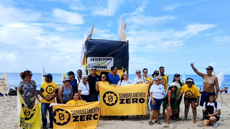 Protesto cobra limites à construção na Barra