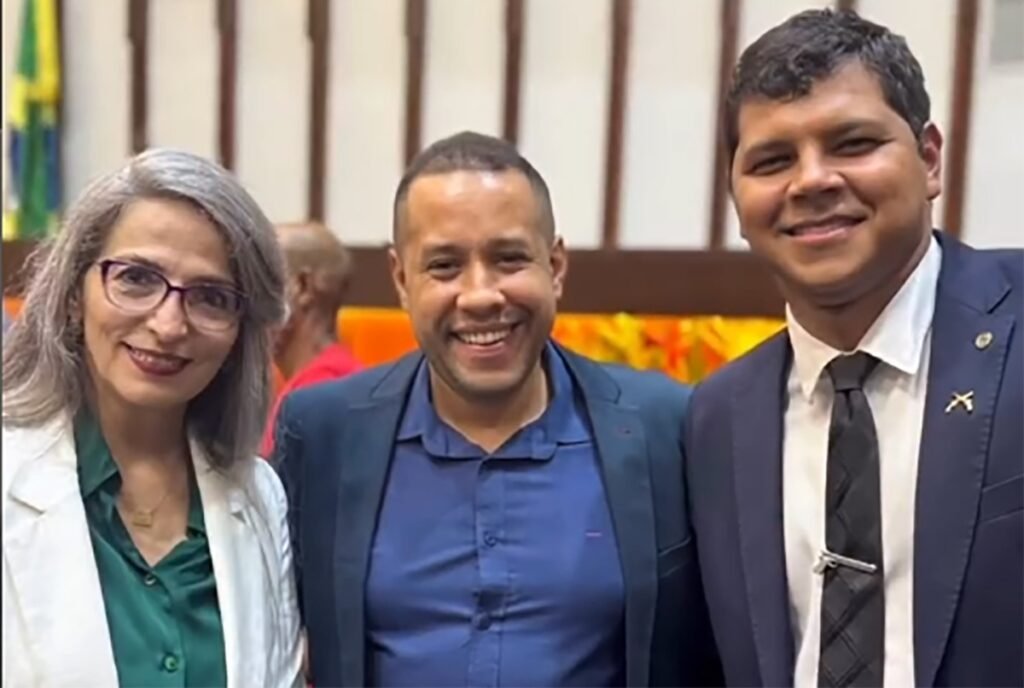 Vice-prefeito de São Desidério declara apoio a Diego Castro e Raíssa Soares Vice-prefeito de São Desidério declara apoio a Diego Castro e Raíssa Soares