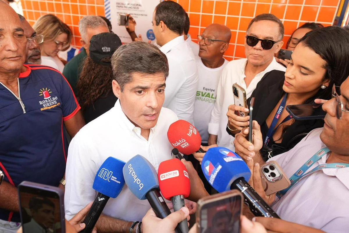 ACM Neto critica violência após mortes de agentes em Salvador