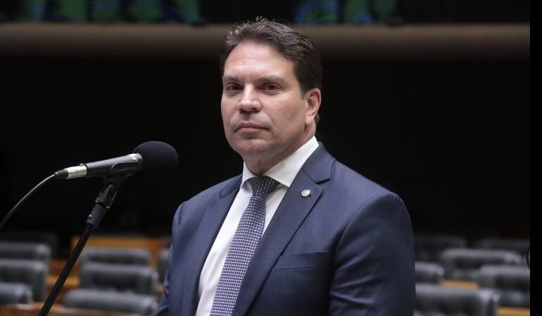 EUA investigam prisão de Alexandre Ramagem por agentes do ICE