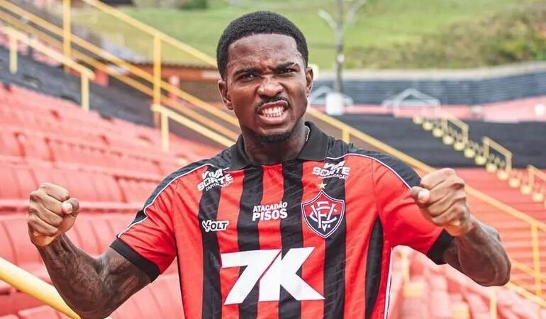 Cacá reforça Vitória contra o Corinthians no Barradão