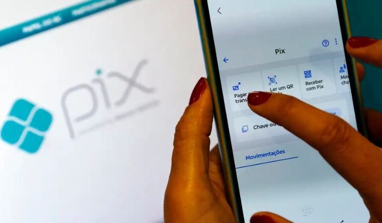 Atendente do IML é preso por Pix feito com celular de morto