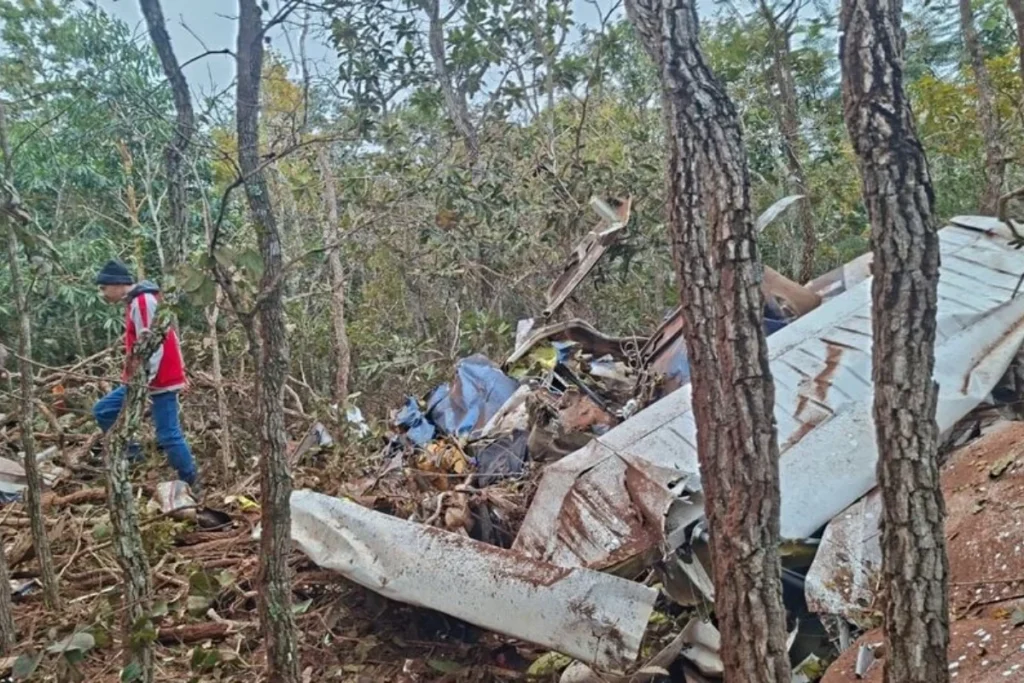 Avião cai e deixa dois mortos em Campo Grande