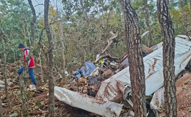 Avião cai e deixa dois mortos em Campo Grande