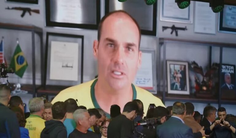 Eduardo Bolsonaro participa por vídeo de convenção do PL