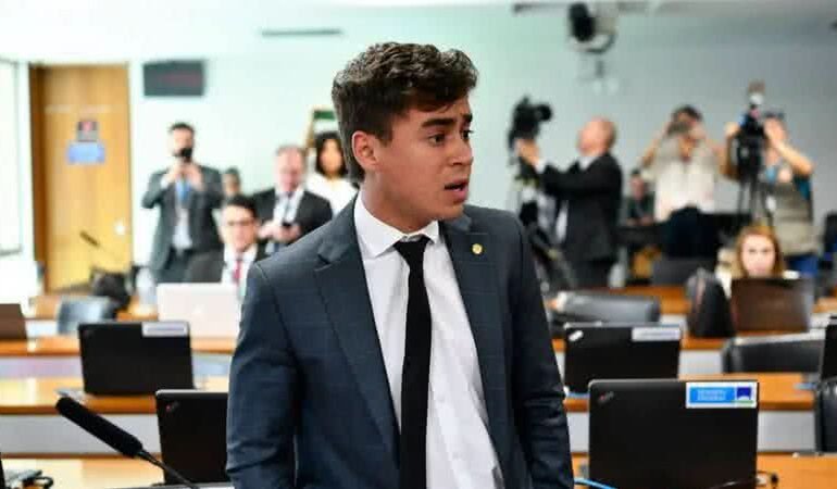 Nikolas Ferreira enfrenta críticas no bolsonarismo