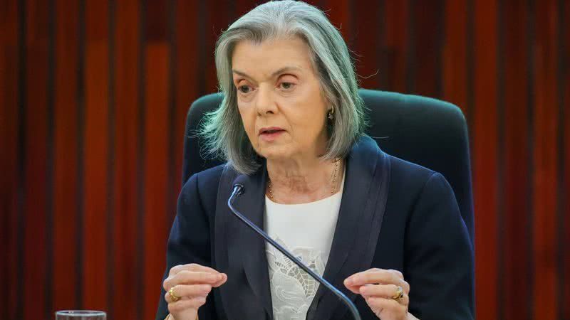 Cármen Lúcia defende democracia e instituições brasileira
